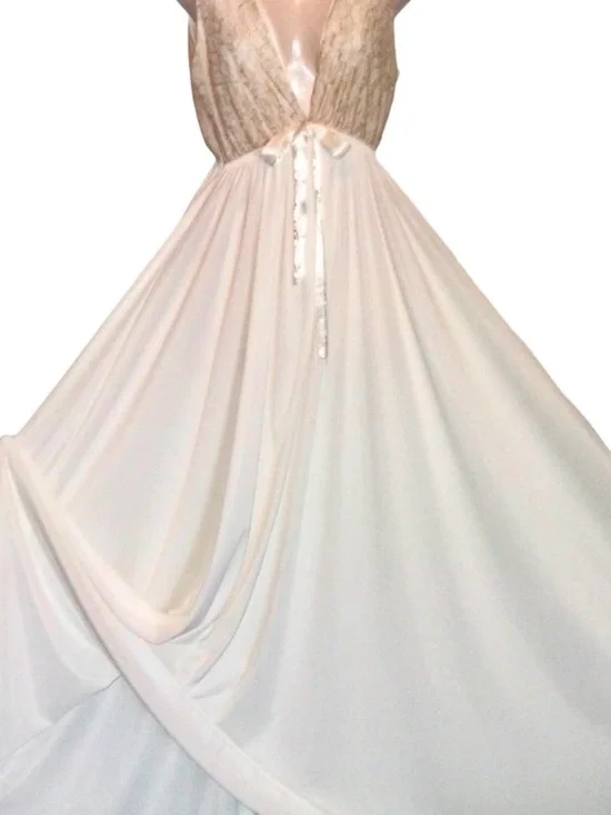 Vintage Ivory Lace Nightgown Plunge Bridal Boudoir ILGWU Union Made M - Picture 9 of 13